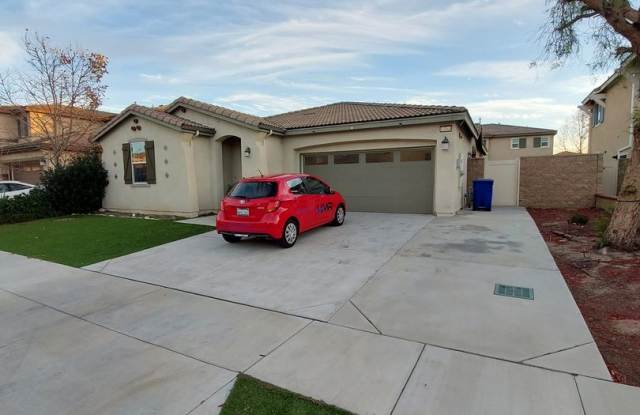 Beautiful 3 bedroom 2 bath single story home Gallery 3