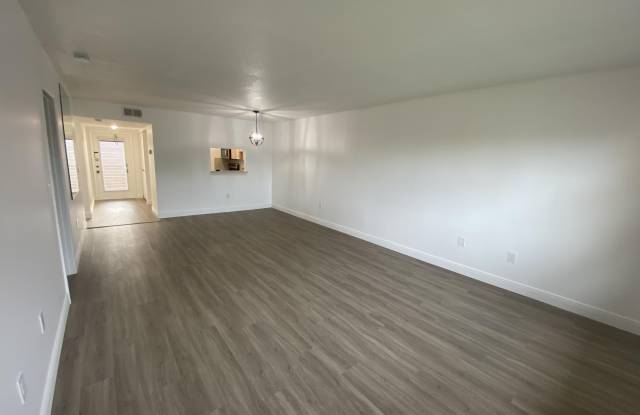 6850 Royal Palm Boulevard Gallery 4