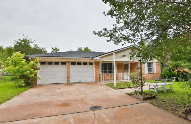 3 bedroom 1.5 bathroom now available. - 134 Memory Lane, Aldine, TX 77037