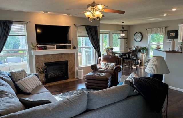 3 Bedroom Single Family Home in Iowa City Gallery 3
