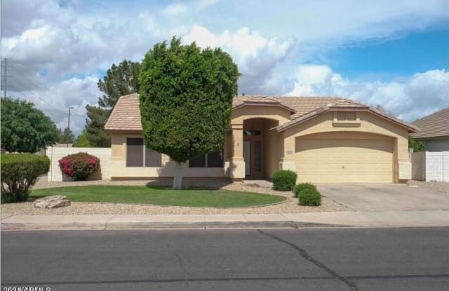 2032 E WILLOW WICK Road - 2032 East Willow Wick Road, Gilbert, AZ 85296