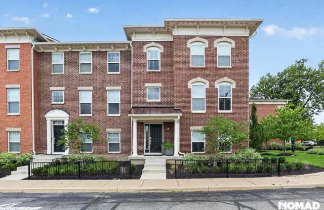 Spacious 3BR Townhome in Indianapolis Gallery 1