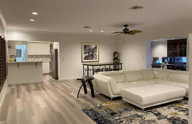 325 Sunset Drive Gallery 2