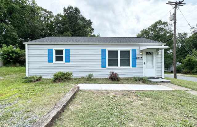 2 BR House w/ Fenced Yard photos photos