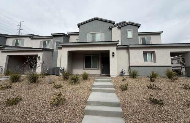 IMMACULATE 3-BEDROOM, 2.5 BATH TOWNHOME Gallery 1