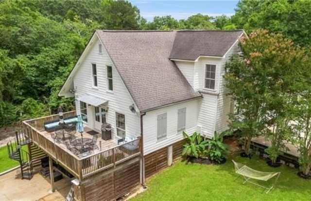 921 Carriage Way Gallery 4