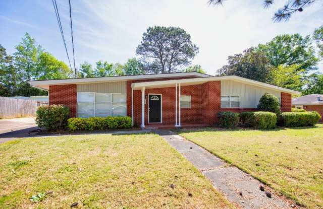 ** 3 bed 2 bath located in Dalraida **Call (334-366-9198 to schedule a self tour) $500 move-in incentive for move-in by or before 12/12. - 316 Ferry Way, Montgomery, AL 36109