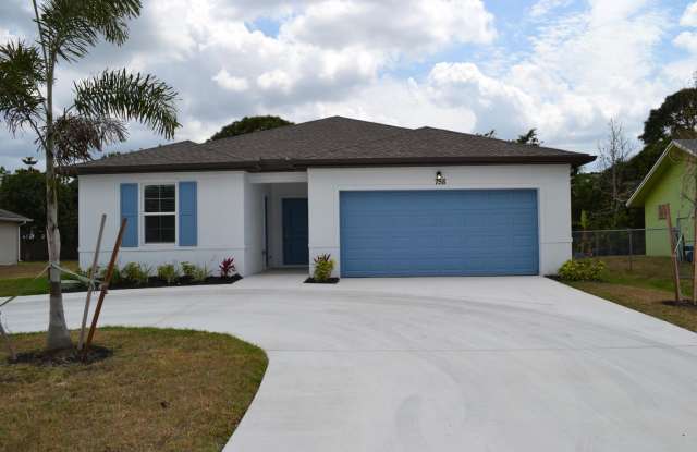 758 Northwest Airoso Boulevard photos photos