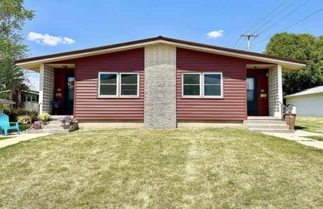 Cozy 2 Bedroom 1 Bath Duplex - 703 3rd Street Southeast, Oelwein, IA 50662