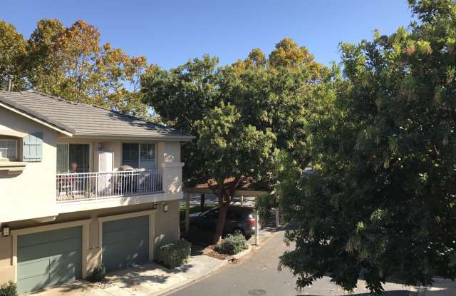 Refreshed Townhome close to Kaiser and Palmia Park Gallery 1