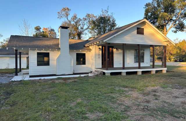 AVAILABLE NOW! *PET FRIENDLY* photos photos