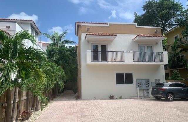 2945 Coconut Ave photos photos