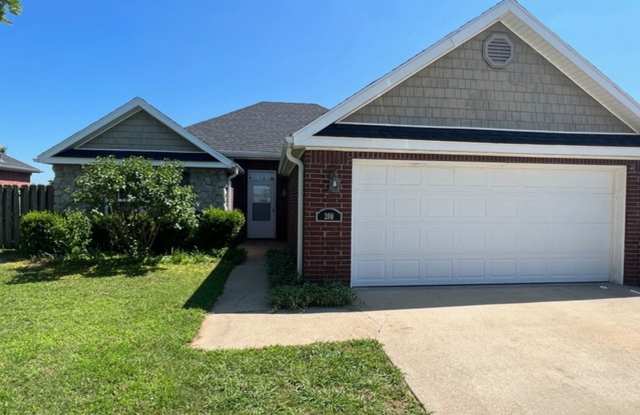 4 bedroom, 2 bath single family home in Rogers Gallery 1