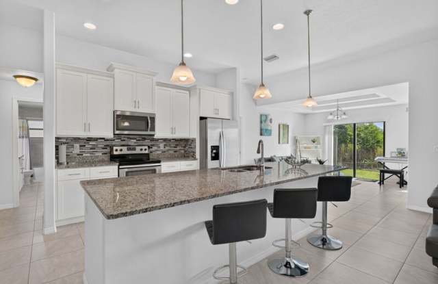 503 SW 11th Ct Gallery 3