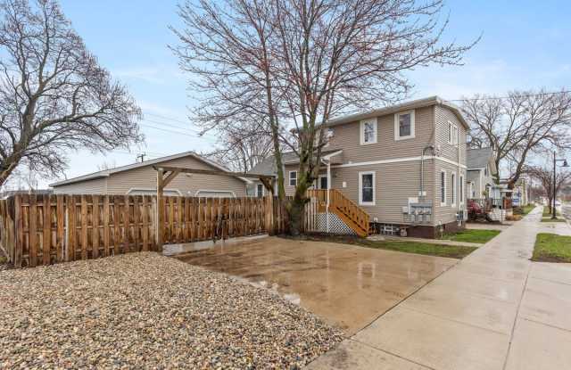 1836 Lakeshore Drive - 2 Gallery 3