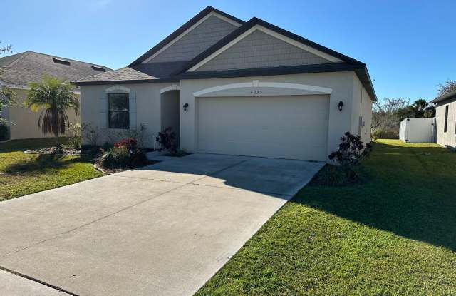 Stunning 3-bedroom, 2-bath home with attached 2-car garage in the beautiful Willow Walk community of Palmetto - 4035 Wayfarer Way, Manatee County, FL 34221