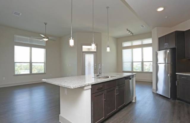 7620 Katy Fwy Gallery 3
