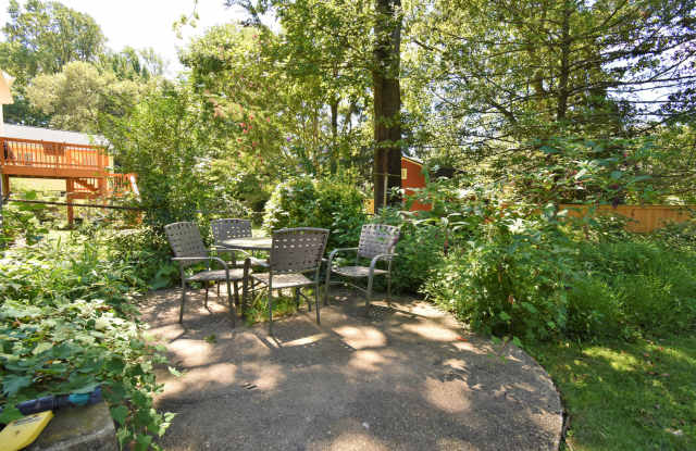 Fantastic 4 Bedroom, 3 Full Bathroom, Close in Bethesda Home! Gallery 4