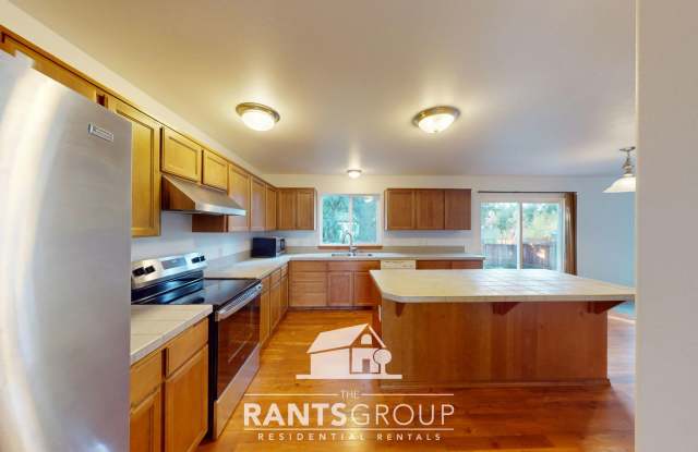 Spacious Pet-Free 4+ Bedroom Home in Lacey! photos photos