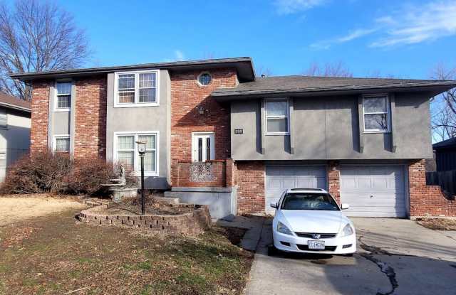 AVAILABLE NOW! Huge Northland SF 5 Bedroom  5 Bathroom - 900 Northeast 81st Street, Kansas City, MO 64118