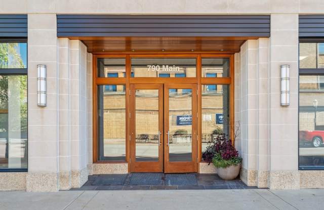 790 Main Gallery 2