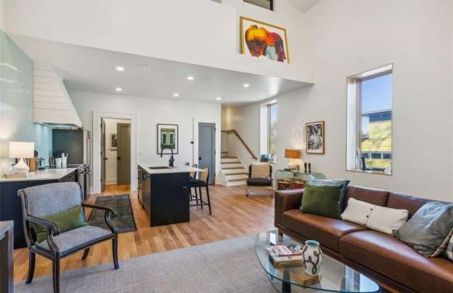 955 SE Wylie Street SE unit: 4 photos photos