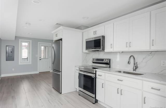 218 Sunrise Highway unit: 2E photos photos