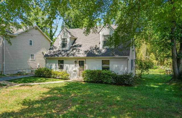 4br/2ba in great Falls Church location - 2023 Griffith Road, Pimmit Hills, VA 22043