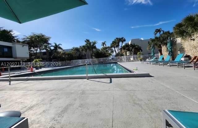 20200 W Country Club Dr Gallery 1