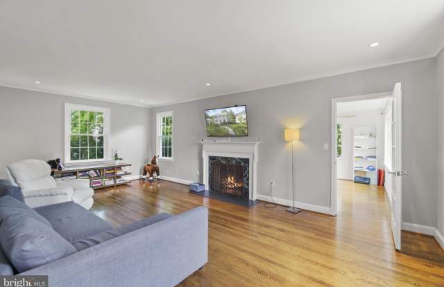 3901 WOODBINE Street Gallery 3