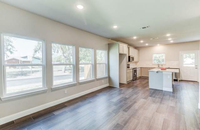 789 WA Denton Drive Gallery 4