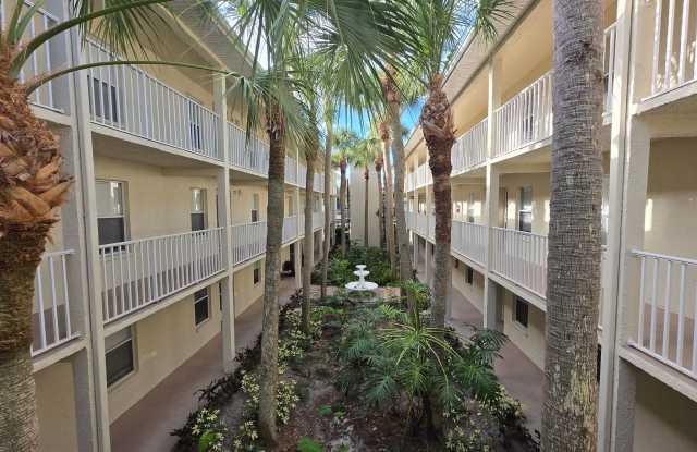 Beautifully Updated 2-Bedroom Condo in Prime Gulf Gate Location Gallery 3