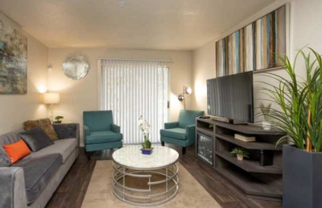 4533 E Riverside Dr photos photos