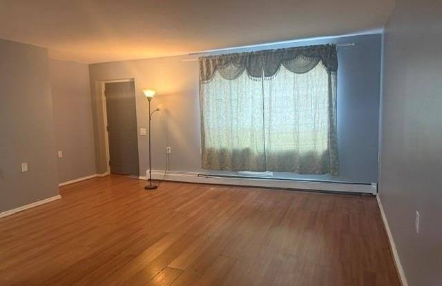 1698 Park Place Gallery 1