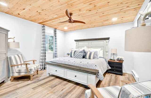 401 Heritage Village Gallery 3