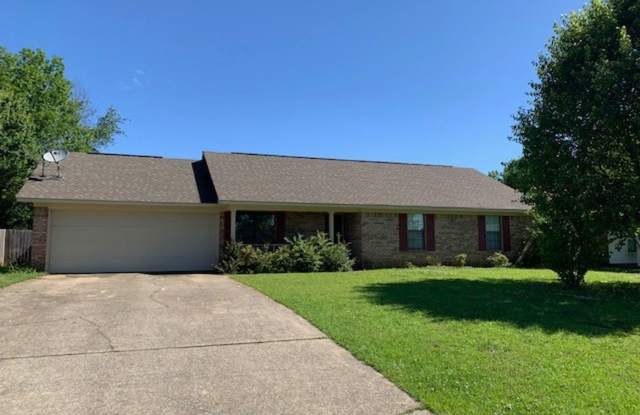 Cozy 3 Bed 2 Bath Available in May! Apply Today! photos photos