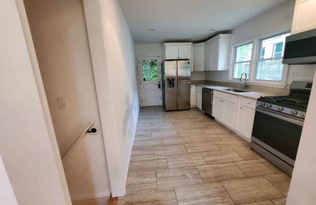 Room in 4 Bedroom Home at Morris Brown Dr SW Gallery 3
