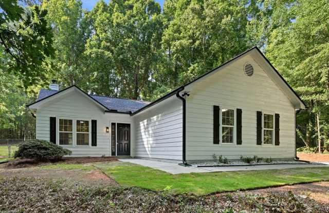 AVAILABLE NOW! 3-Bedroom 2-Bathroom Renovated Ranch Gallery 1