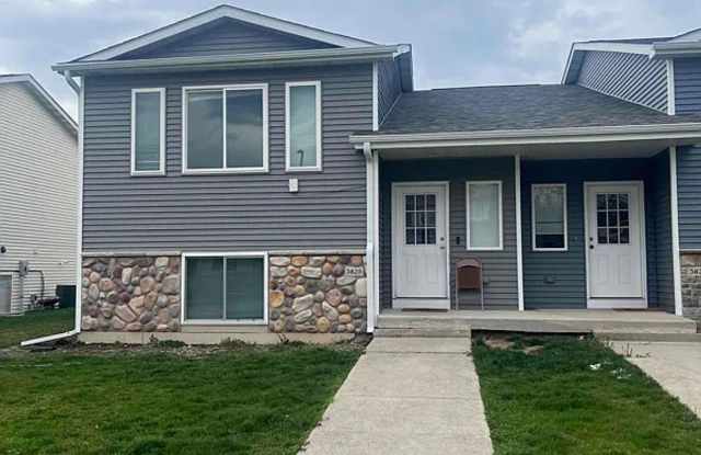 4 Bedroom Townhome Available Now! Gallery 1