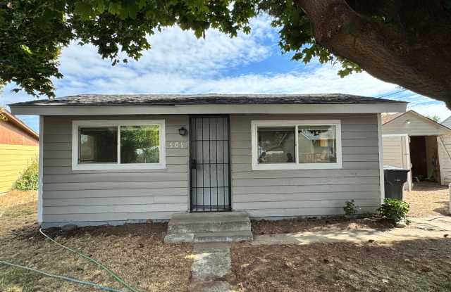 Selah remodeled 1 br, 1 ba home with washer/dryer hookup! photos photos