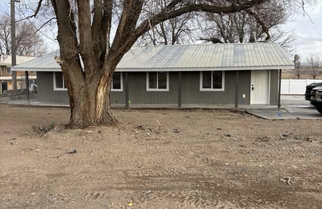 1723 Grizzly Avenue - 1 photos photos