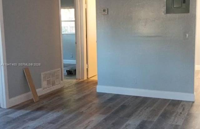 5640 NW 15th St photos photos