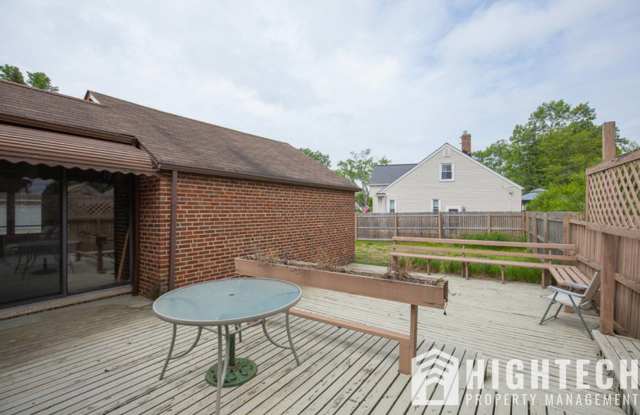 3 bedroom/1 bath! PARMA!! Gallery 4