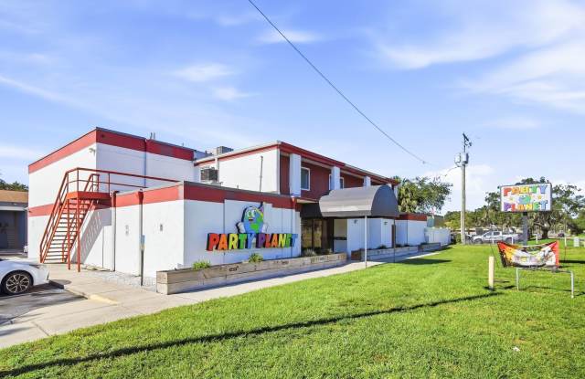 Modern 1BR Apartment | Updated Features & Great Location Gallery 1