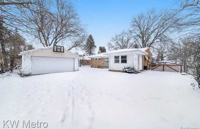 16940 W 13 MILE Road Gallery 2