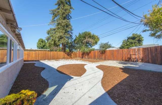 1825 Evergreen St photos photos