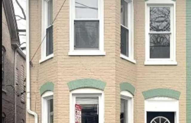 Charming 2-Bedroom Apartment with Spacious Layout in Hagerstown photos photos