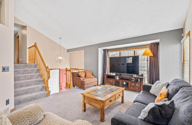FURNISHED SHORT TERM RENTAL Gallery 4