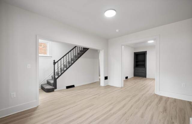 Stunning 3 bedroom home in McKees Rocks available November 1! Gallery 4