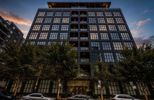 900 W Washington Boulevard Gallery 1